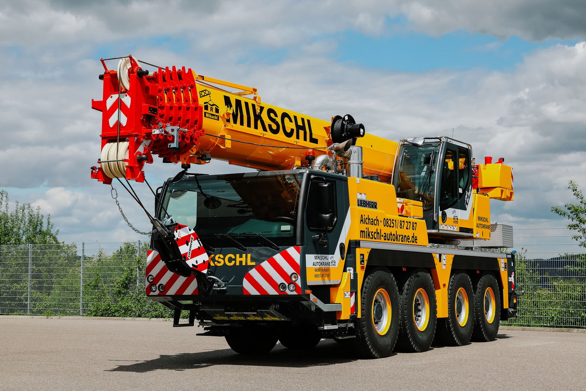 Zwei neue Liebherr-Mobilkrane für Mikschl Autokrane GmbH>                 				 </div>
			<div class=